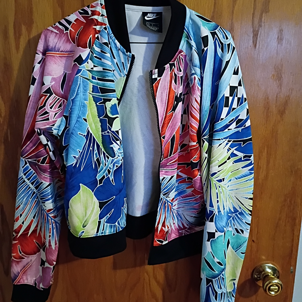 Nike Women's Vibrant Leaf Print Bomber Jacket